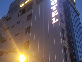 Lắp đặt hệ thống biển led trang trí Cung Phúc Hotel